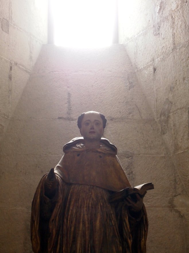statue inside Mosteiro de Santa Maria de Alcobaça portugal